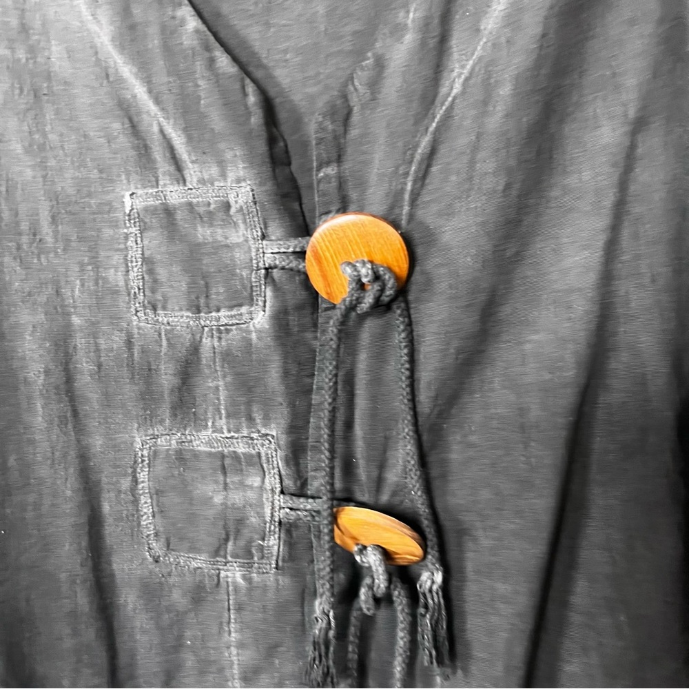 NWOT APUWomen's Charcoal Blouse with Wooden Accent Buttons with Rope Ties Medium - Picture 4 of 13